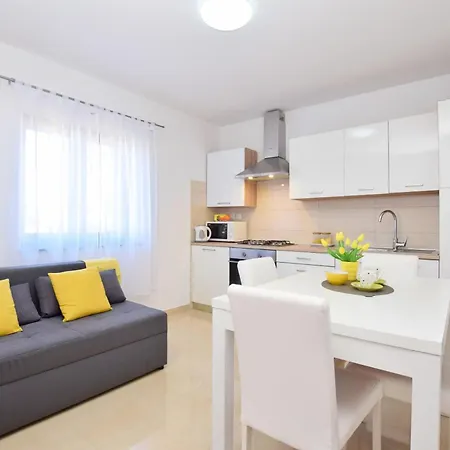 Maja Apartman *